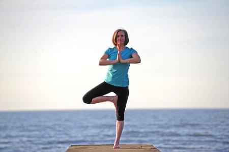 تمرینات حرکت پای فلامینگو برای تعادل سالمندان