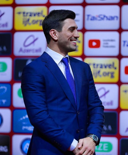 زندگی نامه رستم اروجوف