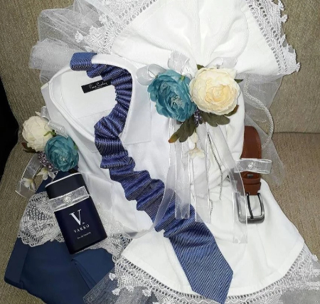 تزیین خنچه با گل‌های مصنوعی