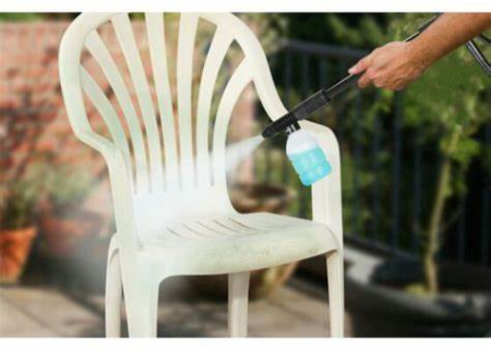 تکنیک‌های حذف لکه از صندلی پلاستیکی