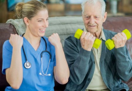 چه زمانی سالمندان نیاز به پرستار دارند