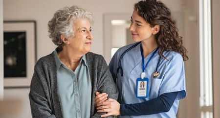 در چه زمانی سالمند نیاز به پرستار خواهد داشت