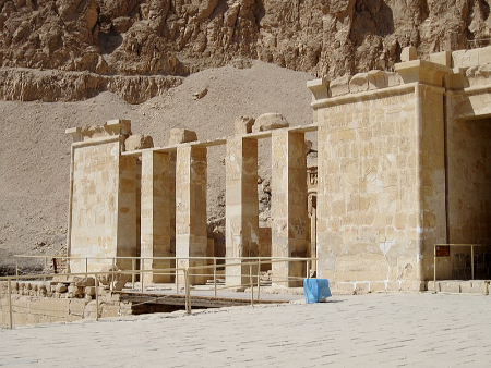 تخریب معبدحتشپسوت