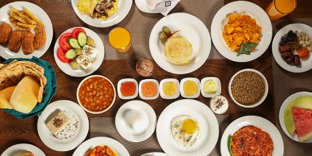 منو صبحانه بی‌نظیر در هتل‌های شهر وان