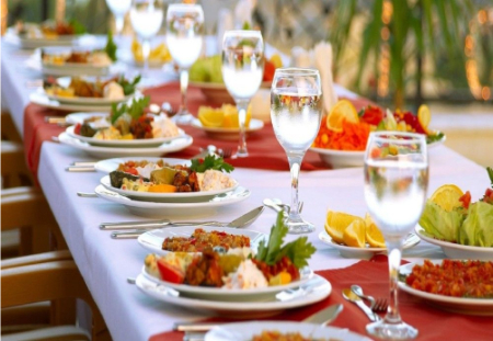 آداب معاشرت سر میز غذا