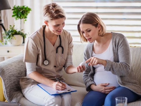 برای مراقبت‌های بارداری و زایمان تحت نظر چه کسی باشم