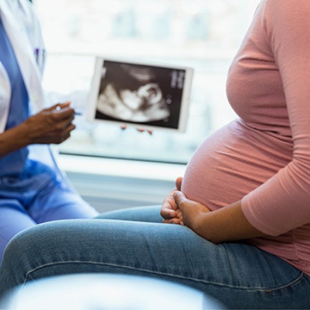 برای مراقبت‌های بارداری و زایمان تحت نظر چه کسی باشم