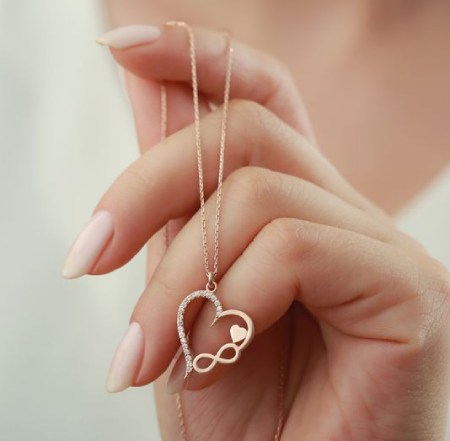 مدل گردنبند قلب با نماد عشق