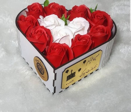 باکس گل لاکچری هدیه‌ای شیک و دلنشین,باکس گل لاکچری هدیه‌ای ارزشمند,باکس گل لاکچری گزینه‌ای عالی برای کادو دادن