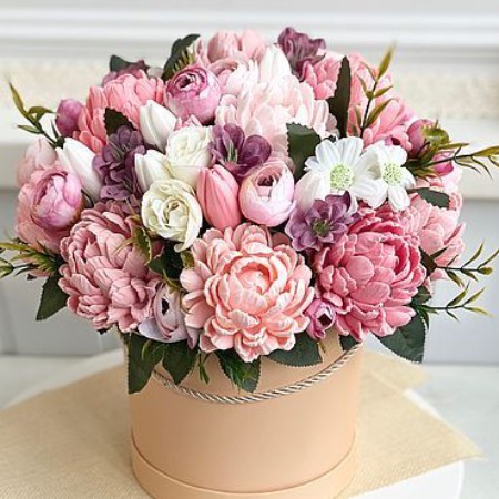 باکس گل لاکچری هدیه‌ای شیک و دلنشین,باکس گل لاکچری هدیه‌ای ارزشمند,باکس گل لاکچری یکی از زیباترین و شیک‌ترین هدایا