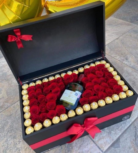 باکس گل لاکچری هدیه‌ای شیک و دلنشین,باکس گل لاکچری هدیه‌ای ارزشمند,باکس گل لاکچری یکی از شیک‌ترین هدایا