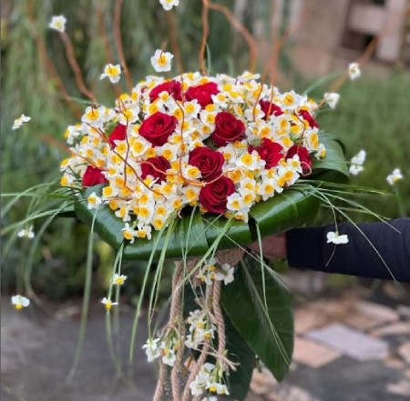 تزیین دسته گل نرگس, انواع تزیین دسته گل نرگس,انواع مدل های شیک و متفاوت دسته گل نرگس