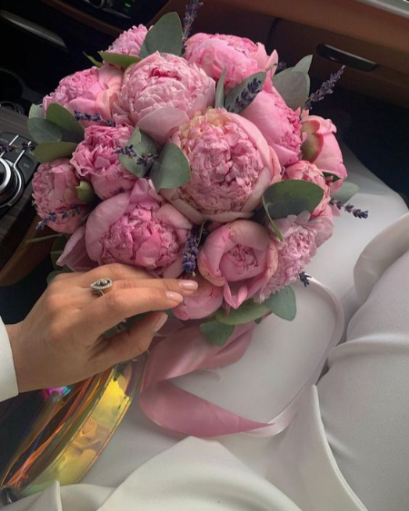  گل های مناسب برای دسته گل عروس صورتی