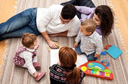 فواید هم‌بازی شدن با کودک برای والدین