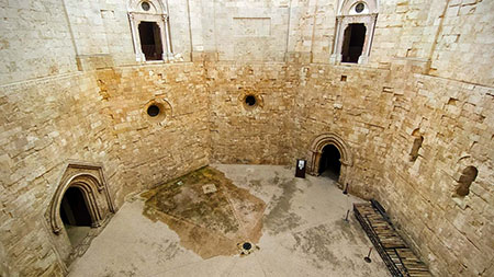 قلعه دل مونته, دیدنی‌های دل مونته, معماری قلعه دل مونته