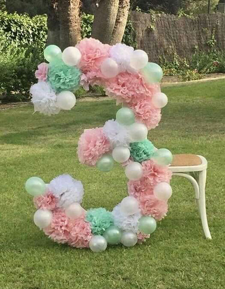 گل آرایی اعداد, چیدمان گل‌ها به‌صورت عدد, گل آرایی عدد 3 با ترکیب گل و بادکنک