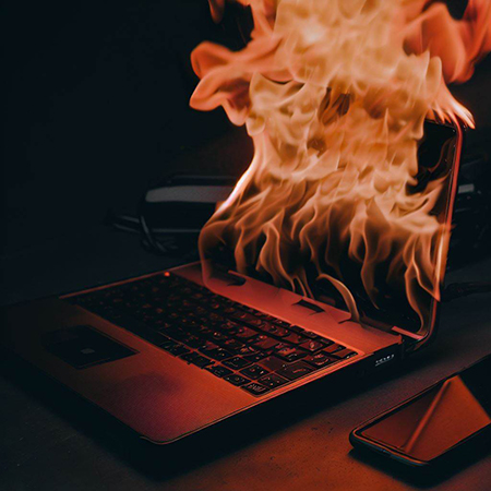 جلوگیری از داغ شدن گوشی یا لپ‌تاپ, مشکل داغ شدن لپ تاپ, گرم شدن بیش از حد گوشی و لپ تاپ و کاهش عمر باتری