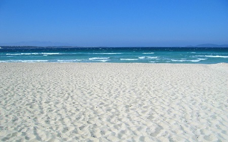 ساحل پیرلانتا,بهترین فصل برای بازدید از ساحل پیرلانتا, ماسه های سفید ساحل پیرلانتا