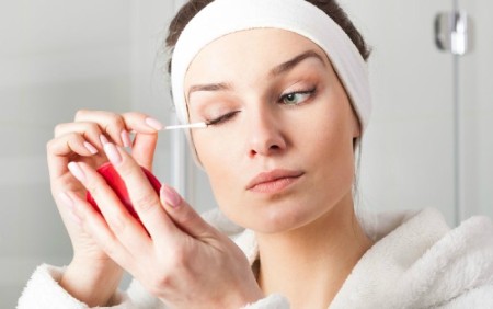 خط چشم با چی پاک میشه