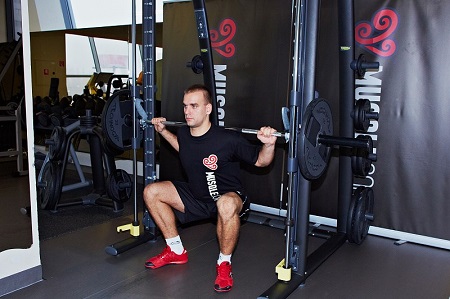 اسکات با دستگاه اسمیت, حرکت اسکات اسمیت, نحوه ی انجام اسکات اسمیت