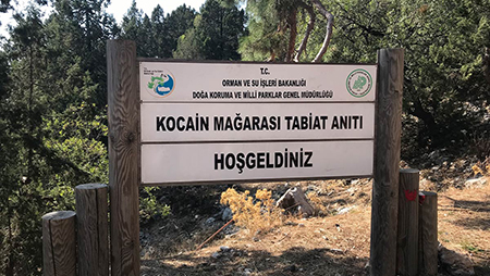 غار کوکاین, تاریخچه غار کوکاین, تابلو ورودی غار کوکاین