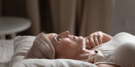 مضرات بستن سوتین هنگام خواب