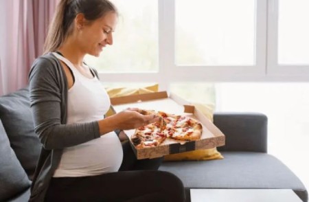 میل به غذاهای فست فود در دوران بارداری