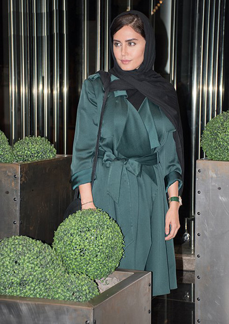 مدل مانتو نیکی مظفری در اکران خصوصی نیمه شب اتفاق افتاد,تصاویر بازیگران در اکران نیمه شب اتفاق افتاد