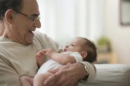 چه کسی نام فرزند را انتخاب می کند