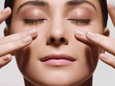 برجسته کردن گونه با مواد طبیعی