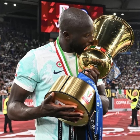 فصل قهرمانی روملو لوکاکو