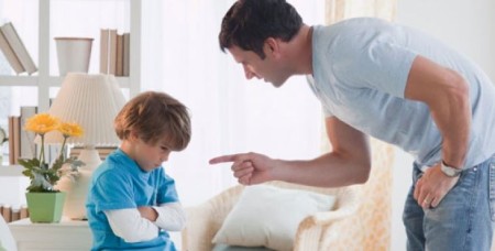 تأثیرات منفی تصحیح کردن کودک در جمع