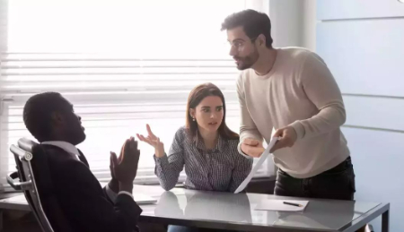 شکایت از بانک در دادگاه, وکیل برای شکایت از بانک