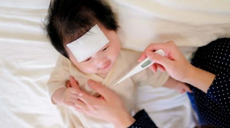 چگونه تب نوزاد را تشخیص دهیم