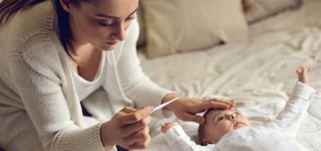 علائم تب در نوزادان