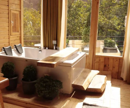 رزرو هتل با جکوزی در تهران, هتل لوکس با جکوزی تهران