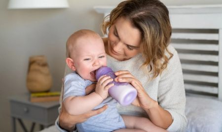 نحوه آرام کردن نوزاد با کولیک