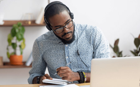 گوش دادن به موسیقی در هنگام کار, گوش دادن به موسیقی در هنگام کار چه تاثیری بر ما دارد, تاثیرات گوش دادن موسیقی بر روی کار ما