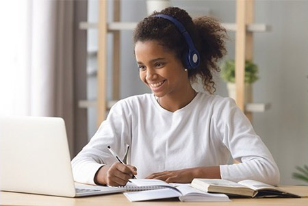 گوش دادن به موسیقی در هنگام کار, گوش دادن به موسیقی در هنگام کار چه تاثیری بر ما دارد, گوش دادن به موسیقی در حین کار چه مزایا و معایبی دارد