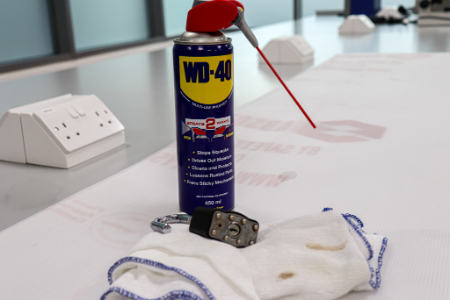 جلوگیری از یخ زدن قفل, قفل در یخ زده, باز کردن قفل یخ زده