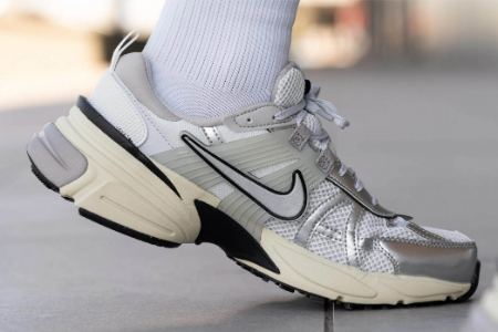 نایک وی تو کی ران  nike v2k run