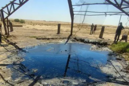 پدیده طبیعی ایلام, چشمه قیر روان