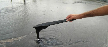 پدیده طبیعی ایلام, چشمه قیر روان