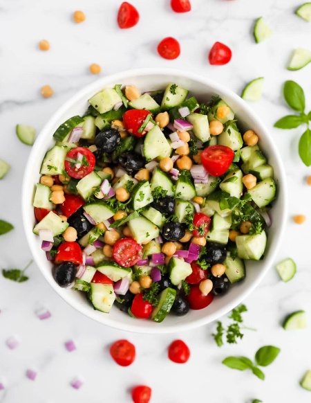 مراحل درست کردن سالاد خیار یونانی