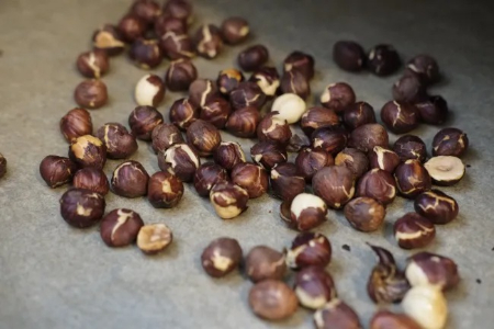 روش‌های خانگی برای فندق, بو دادن فندق