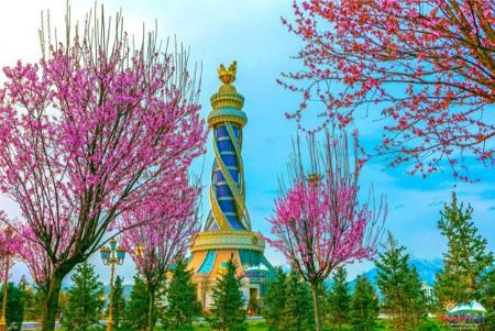 ستون استقلال و آزادی تاجیکستان