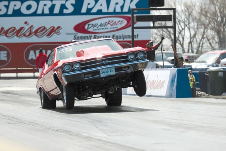 دلایل اینکه ماشین به سمت راست کشیده می شود و راه حل آن ها چیست