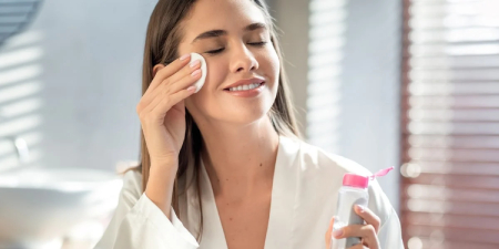 آیا باید تونر را از روی پوست پاک کرد