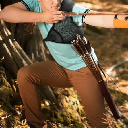 محافظ سینه کمانگیری, تجهیزات تیراندازی با کمان