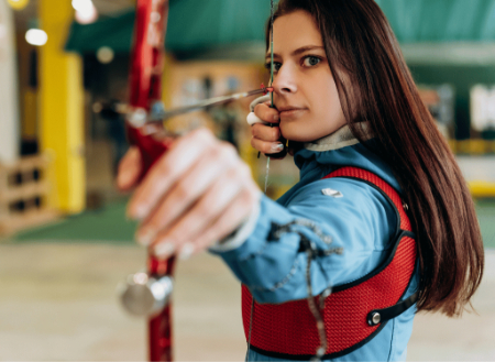 محافظ سینه کمانگیری, تجهیزات تیراندازی با کمان